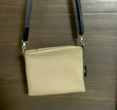 ✴︎美品　iTTi 本革　サコッシュ　ショルダーバックのサムネイル