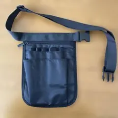 ブラックナイロンボディバッグ