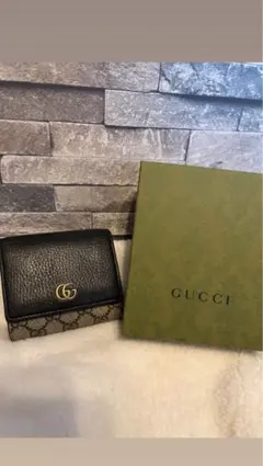GUCCI 二つ折り財布 ブラック ベージュ