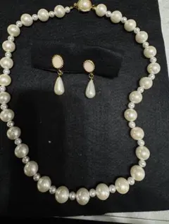 パールネックレスとイヤリングセット