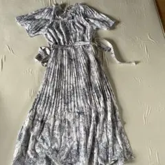 花柄プリーツロングワンピース