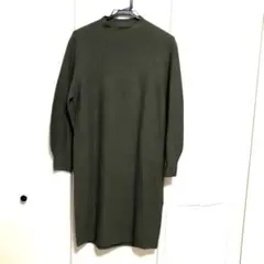 未使用品。ユニクロのカーキグリーンの綿100%ハイネックロングワンピース