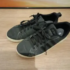 adidas ブラック スニーカー