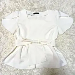 【美品✨️】SwingleトップスＳサイズ　ベルト　ペプラム　フレアのサムネイル