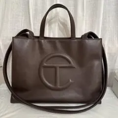 正規品 【Telfar Medium チョコレート ブラウン】美品のサムネイル