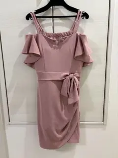 ピンク オフショルダーフリルタイトドレス