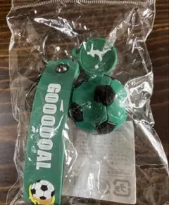 サッカーボール キーホルダー グリーン　新品未開封