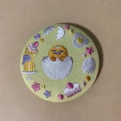 ぐでたま サンリオキャラクターズ 刺繍缶バッジ ビスケット2
