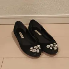 DIANA 黒 ビジュー付き フラットシューズ