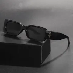 サングラス　スクエアリム　ブラックフレーム