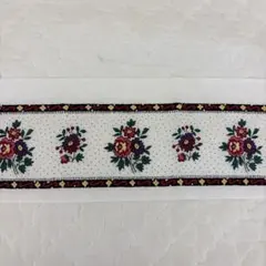 ソレイアード　ギャロンテープ　ホワイトにブーケのバラ