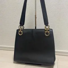 美品　フェラガモ　ショルダーバッグ　ガンチーニ　ブラック　ゴールド　フォーマル