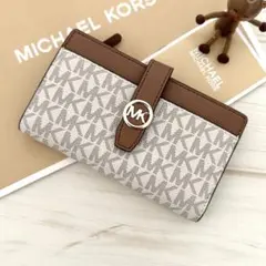 コンパクトな折り財布✨ 新品 MICHAEL KORS 折り財布 ホワイト