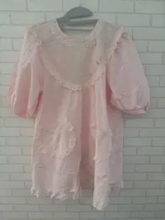 ピンクのフリル付き割烹着