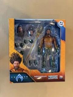 MAFEX No.267 AQUAMAN GOLD & GREEN SUIT d