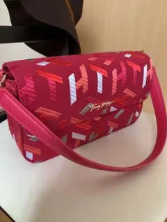 TOMMY HILFIGERバッグのサムネイル
