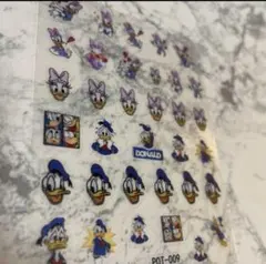 ドナルド　デイジー　ネイルシール