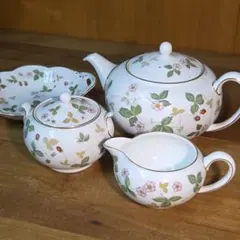 黒壺 4点セット！WEDGWOOD ワイルドストロベリー ティーポット等 英国製