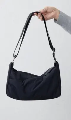 新品タグ付き ear リングショルダーバッグ《撥水/軽量260g》 - メルカリ