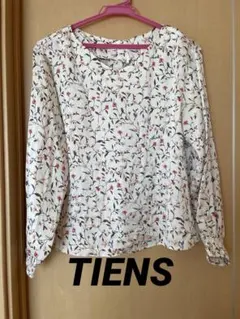 わりと美品。TIENS ecoute 花柄ブラウスのサムネイル