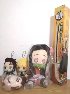 鬼滅の刃　5点セット　ぬいぐるみ　日輪刀　リールパスケース