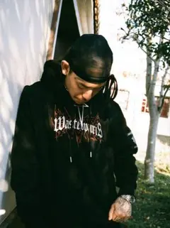 Wasted Paris × Sugata パーカー Bark着用