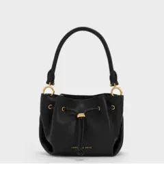 CHARLES & KEITH ボアズ ドローストリングトップハンドルバッグ