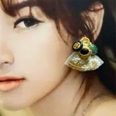 アシメアンティークボタン　グリーン　インドリボン　オフホワイト　ピアスイヤリング