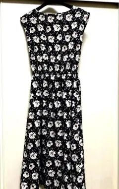 美品 フレンチスリーブワンピースOLIVE 黒花柄 膝下ミドル丈