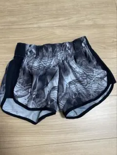 adidas ランニングショートパンツ モノトーン　Sのサムネイル
