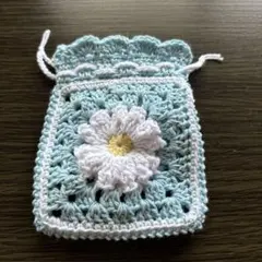 ハンドメイド 花モチーフのかぎ針編み巾着袋(水色)