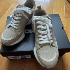 試着のみ　DKNY スニーカー　24.0cm ベージュのサムネイル