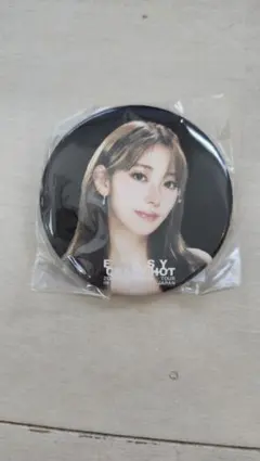 LE SSERAFIM　ガチャ　サクラ　SAKURA　缶バッヂ