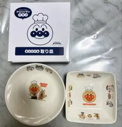 【新品・未使用】アンパンマン ガスト景品　丸皿・角皿セット