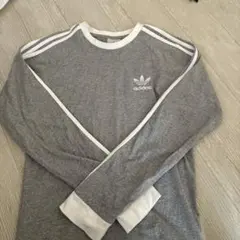 adidasグレーtシャツ