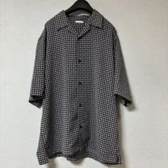 美品 GU ジーユー 幾何学模様 黒 半袖シャツ メンズ Lサイズのサムネイル