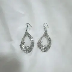 VERITE 花モチーフ シルバー ピアス(両耳用)