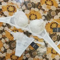 サルート　01　エカテリーナ　ブラジャー&ソングM　オフホワイト　BE