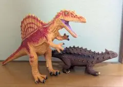 スピノサウルスとアンキロウルスのフィギュアセット