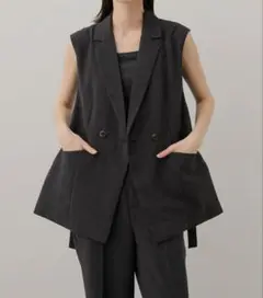 『UR TECH DRYLUXE』リネンライクサイドベルトジレ　チャコールグレー