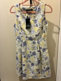 【新品タグ付き】CECIL McBEE フラワーノースリーブワンピース S