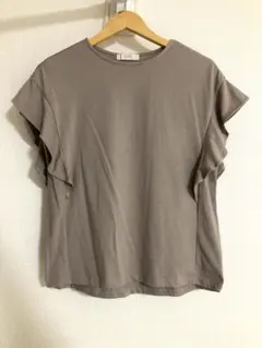 オンワード　any fam Tシャツ　半袖　グレー　ベージュ　カットソーのサムネイル
