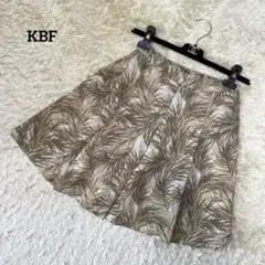 KBF ミニスカート　ボタニカル　タック入り　フレアのサムネイル
