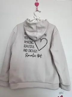 美品　SHEIN フード付きパーカー ハートバックプリント