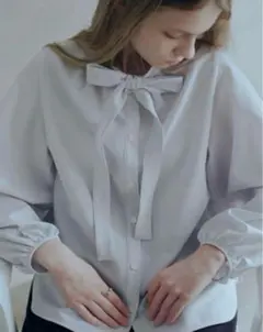 未使用品級 OHGA ボウタイブラウス ホワイト リボン 美品】OHGAオーガ リボンボウタイブラウス【1回着用】 - メルカリ