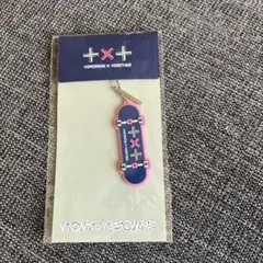TXTスケートボード型キーホルダー