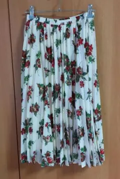 ジーユー　GU　プリーツスカート　バラ模様　ひざ丈　Sサイズ