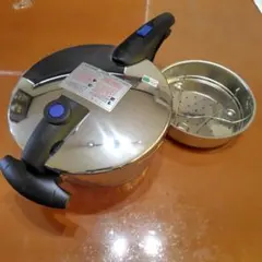 Fissler フィスラー圧力鍋4.5リットル　ドイツ製のサムネイル