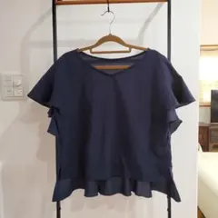 ベアトリス　濃紺トップスのサムネイル