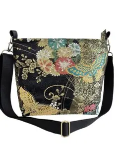 帯リメイクバッグ　光り輝く黄金の蝶と四季の花々 ショルダーバッグ